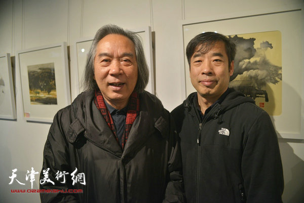 霍春阳、路家明在画展现场。