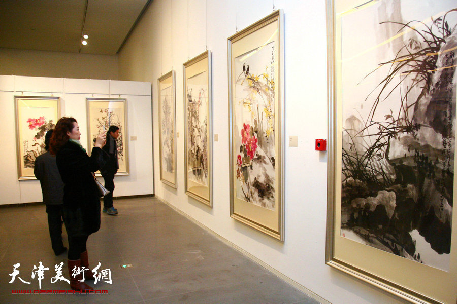 迎新年-津南区美术书法精品展在天津美术馆开幕，图为展览现场。