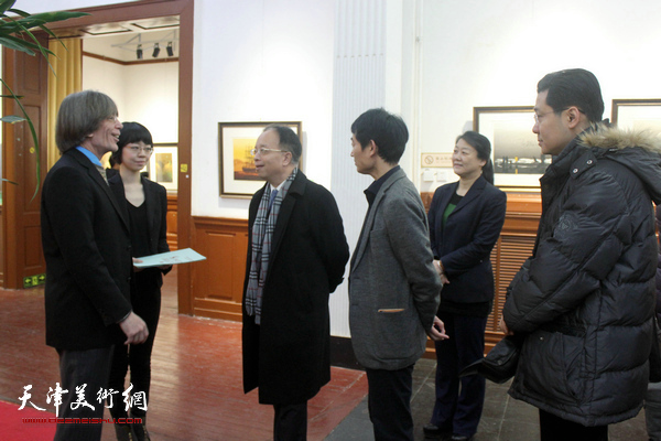 《美国西海岸的幽灵》——艾尔顿·班尼特丝网版画艺术展在西洋美术馆开幕