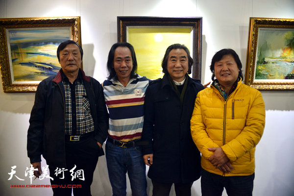 图为左起：郝玉明、王晓曦、王小杰、姜中立在画展开幕仪式现场。