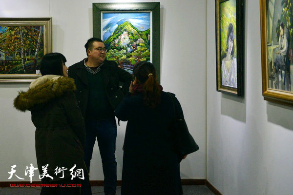 图为画展现场。