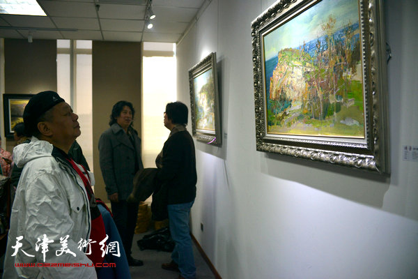 图为画展现场。