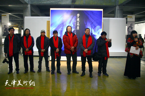 梦境高原——站台三10人藏区主题视觉艺术展开幕仪式现场。