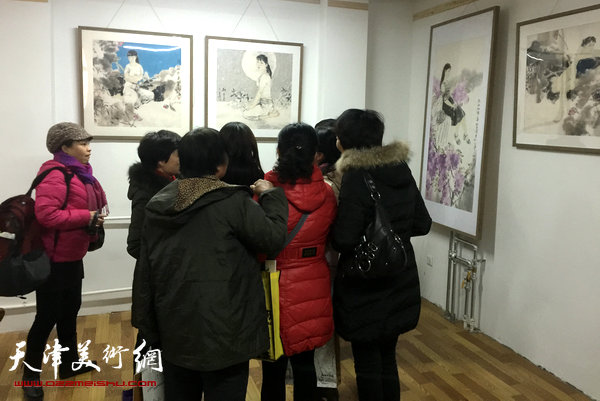 图为画展现场。