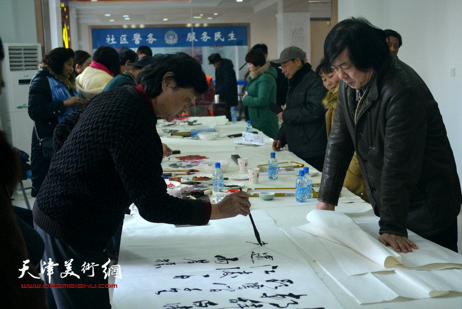 “宝地腾飞”寓发展 天津美术家走进宝坻送文化