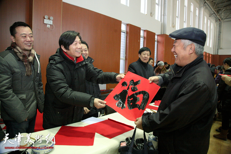 天津百名书法家“送万福进万家”