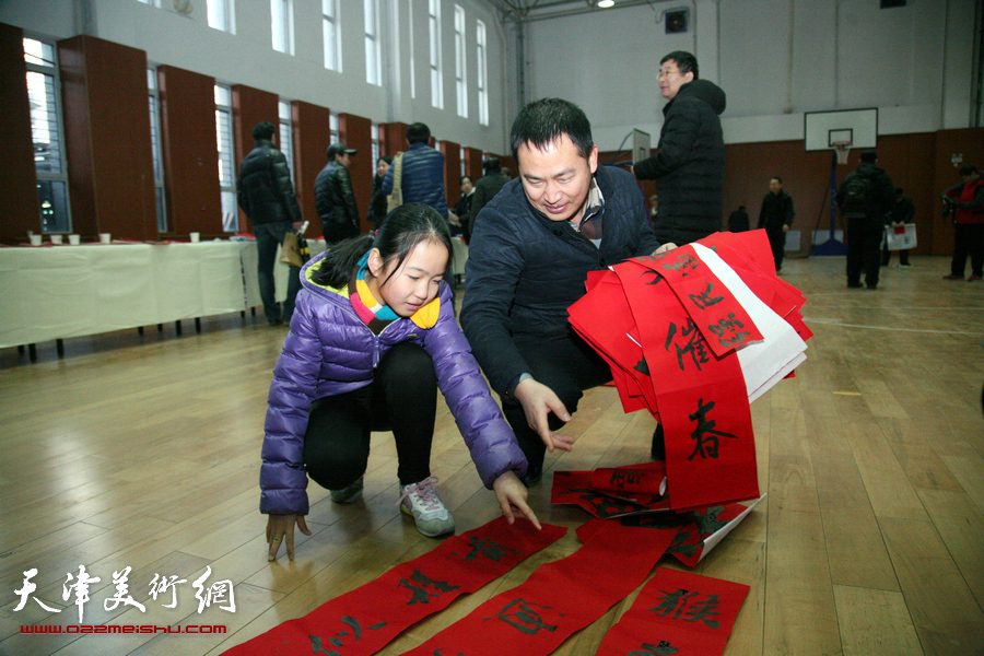 天津百名书法家“送万福进万家”