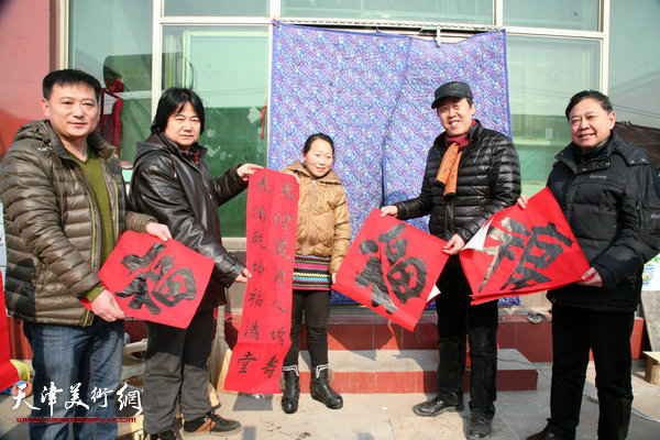 天津中青年书法家深入蓟县革命老区送“福”迎春