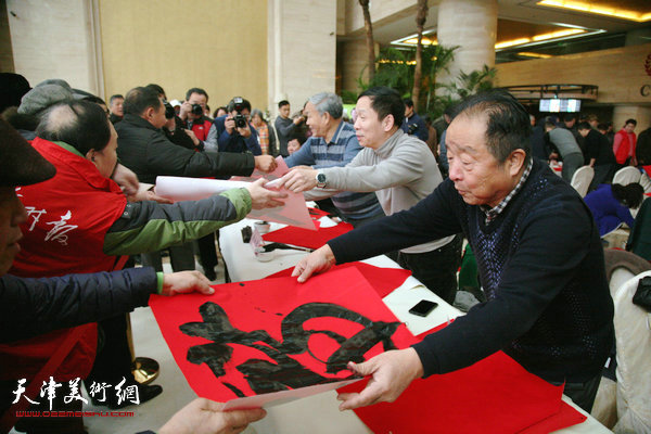 津门书画名家为全市中老年人迎新春送祝福