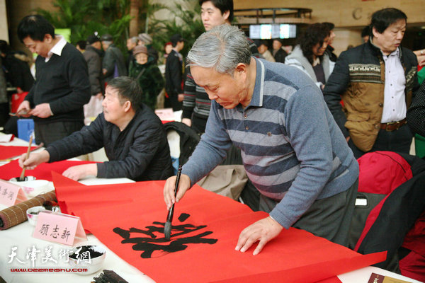 津门书画名家为全市中老年人迎新春送祝福