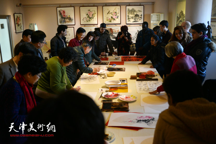 天津大学留学生文化体验基地在国墨书画馆揭牌
