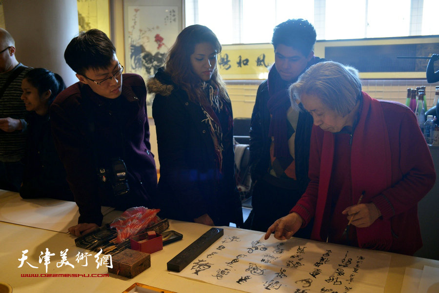 天津大学留学生文化体验基地在国墨书画馆揭牌