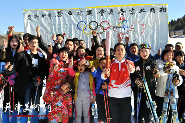 张大功16日在青州举行“情系冬奥环球之旅”启程仪式