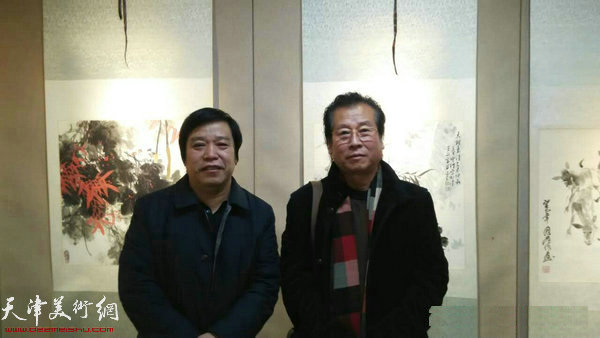 著名画家李耀春、吕宝珠在画展现场