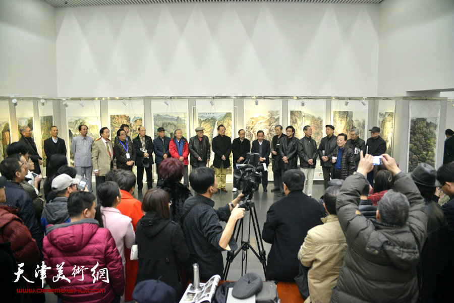 “钟灵豫秀·曲学真、刘家城中原山水写生展”2月20日在天津图书馆艺术展厅举行。