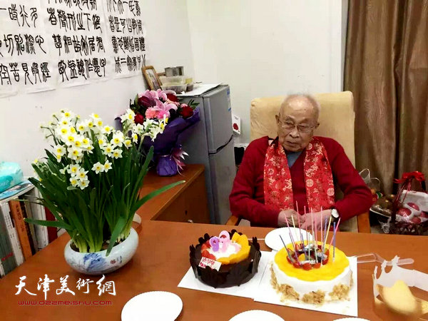孙其峰先生九十七岁华诞庆生照。