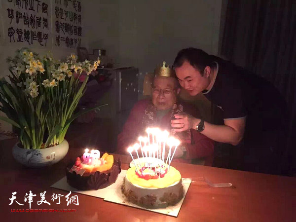 孙其峰先生九十七岁华诞庆生照。