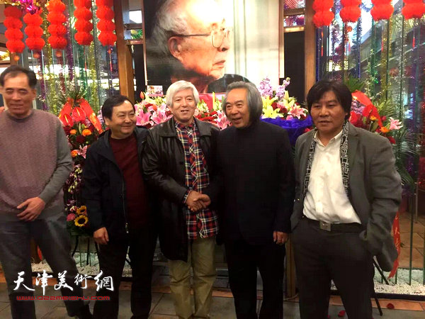 霍春阳、陆福林、张志连、王秀琪、高学年在酒会现场。