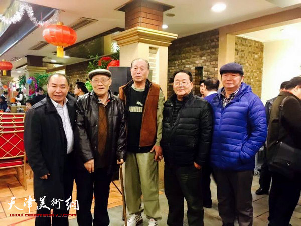 孙其峰先生家人长子孙长康、三子孙季康与孙越、肖胜利、陈勇在酒会上。