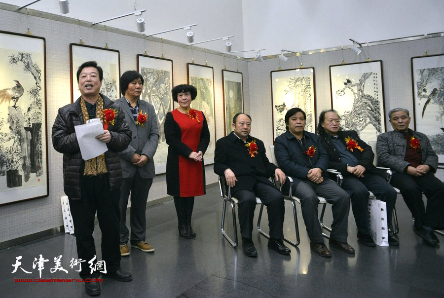 画展由天津文联杨建国主持。