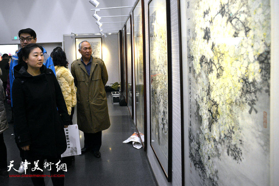 著名伉俪画家高学年、史玉贺春展