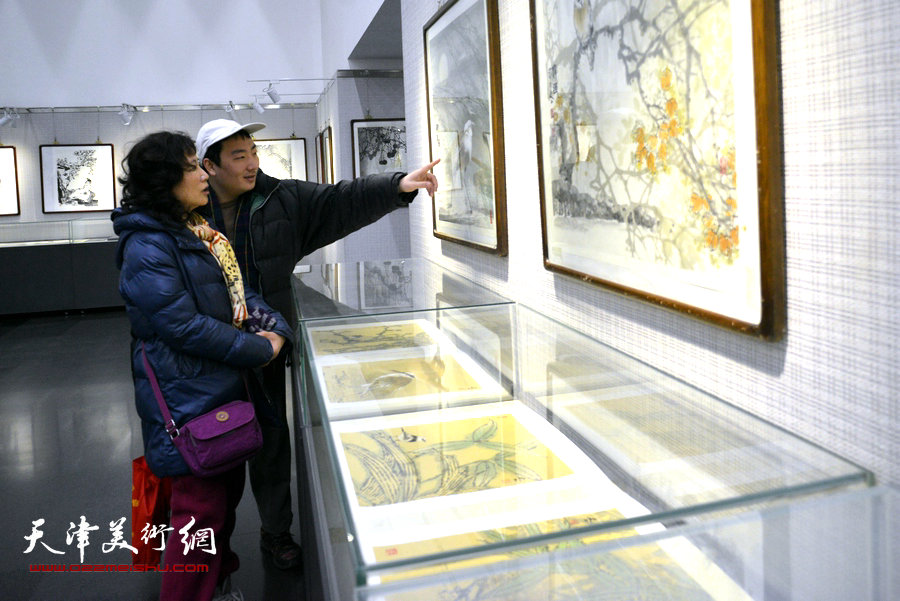 著名伉俪画家高学年、史玉贺春展