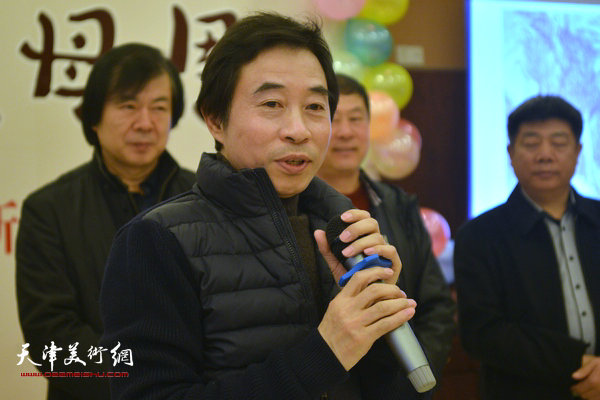 天津美术学院中国画院院长李孝萱致辞。