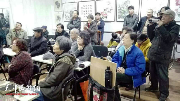 天津粉画学会举办首次培训活动