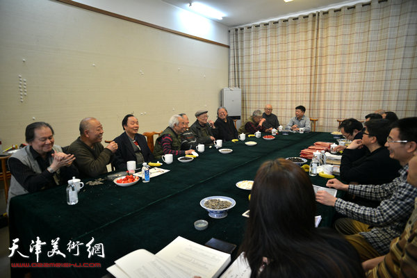 天津市美术家协会山水画专业委员会3月26日召开工作会议。