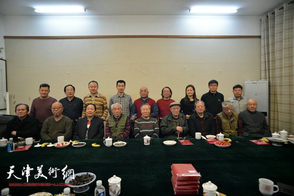 天津市美术家协会山水画专业委员会3月26日召开工作会议。