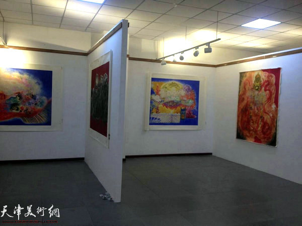 李寅虎个展布展现场。