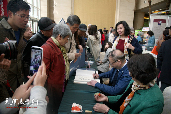 《启功·陈启智师生同书千字文》签售会