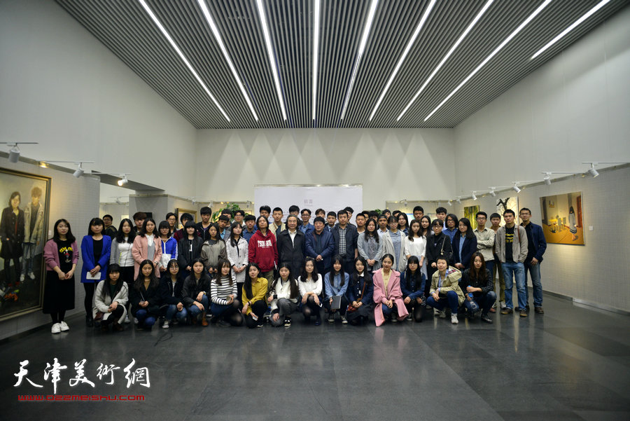 “青年归来·天津美术学院青年艺术家联展”4月10日在天津图书馆艺术展厅开幕。
