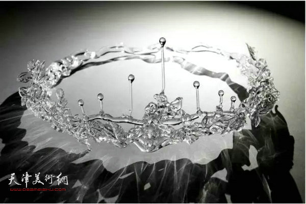 天津美院9名学生入选传统手工艺玻璃灯工作品展