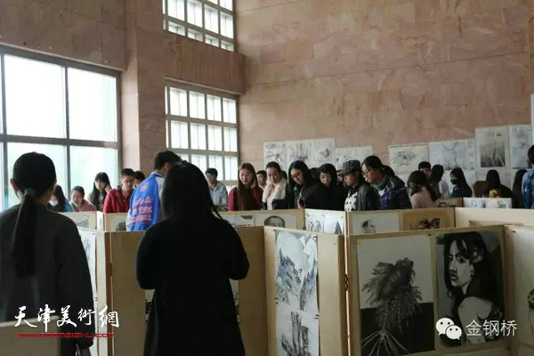 天津美术学院设计基础部设计素描课程汇报展