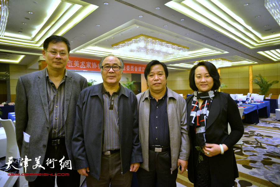 郭书仁、李耀春、孙瑜、潘津生在成立大会现场。