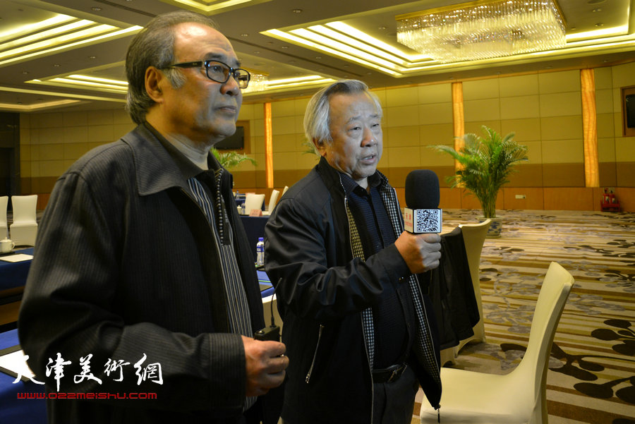 阮克敏、郭书仁在成立大会现场接受媒体采访。