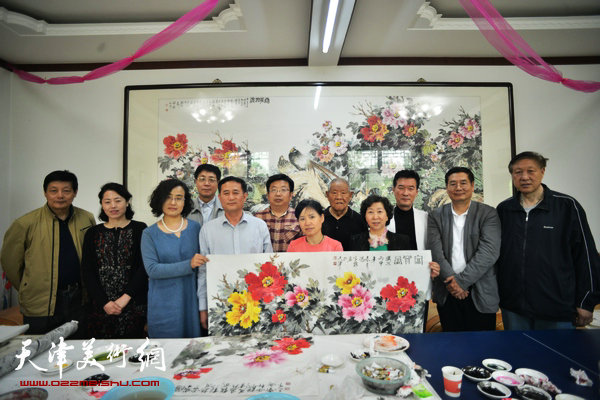 4月23日，天津书画家赴河间束城镇看望著名画家张锡武