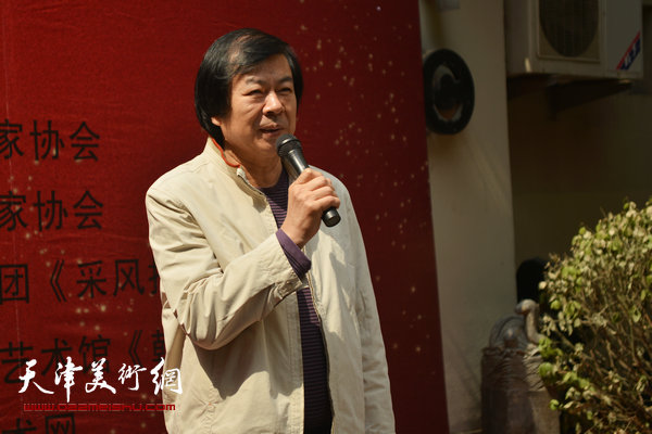 天津美协副主席、画家史振岭致辞。