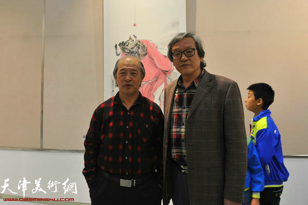 王书平、王家斌在画展上