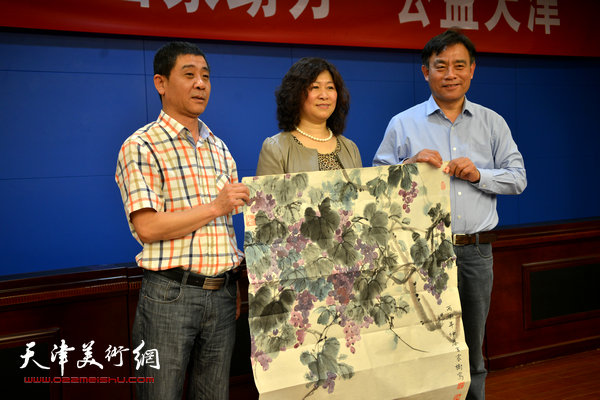 百名爱心书画家助力“公益天津”