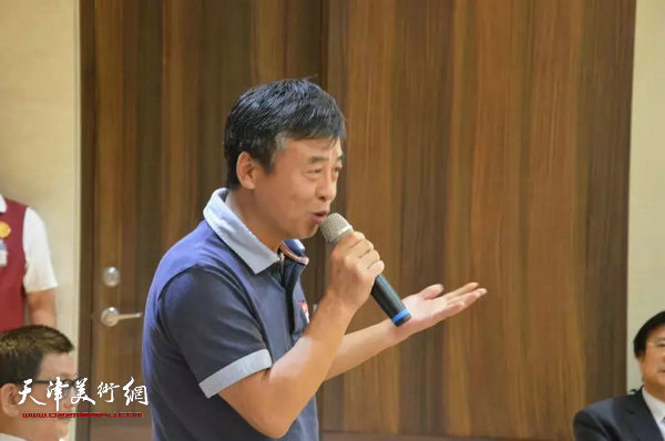 北京竞天公诚律师事务所资深合伙人吴雷先生在尹沧海教授书画展开幕茶会上发言