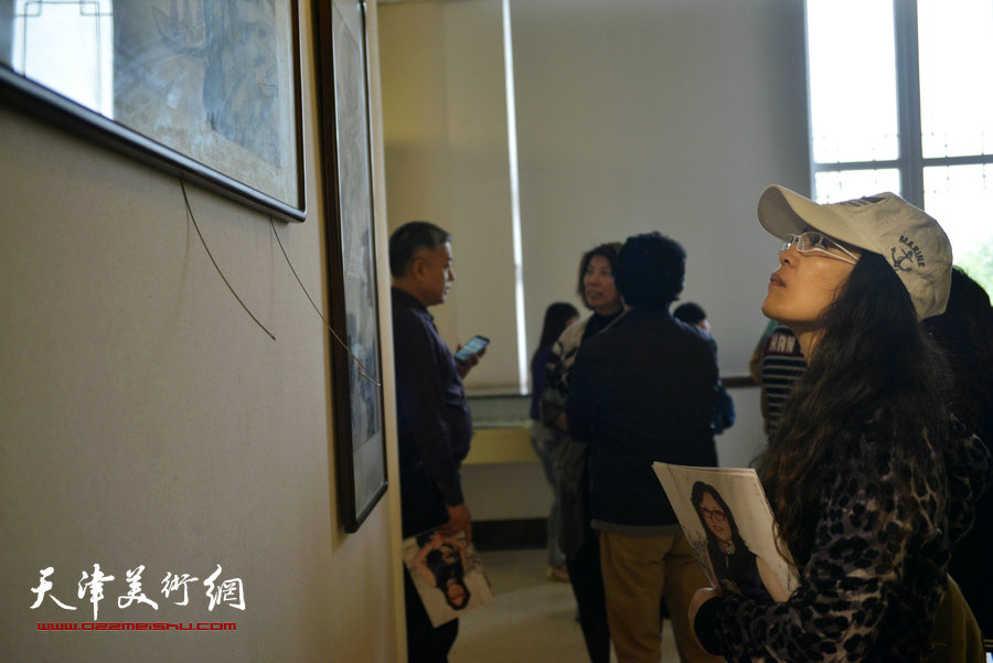 “江山多娇——冯海娇中国画作品全球巡展天津汇报展”现场。