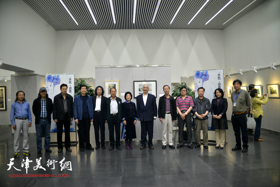 “水色·迹象”天津市政协水彩画艺术研究院作品展5月3日在天津市文化中心图书馆艺术展厅开幕。