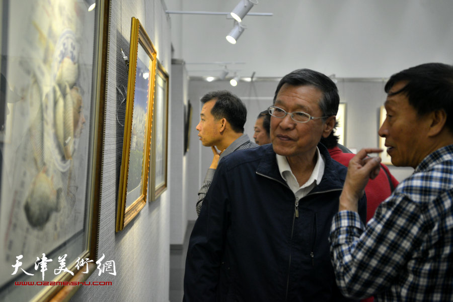 “水色·迹象”天津市政协水彩画艺术研究院作品展现场。