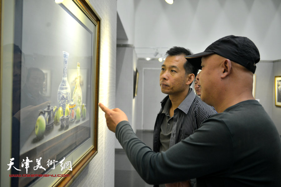 “水色·迹象”天津市政协水彩画艺术研究院作品展现场。