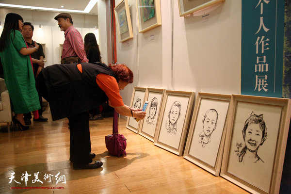 郝跃先作品展展览现场。
