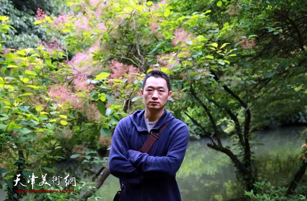 天津美院教授周午生带领学生到武汉植物园写生