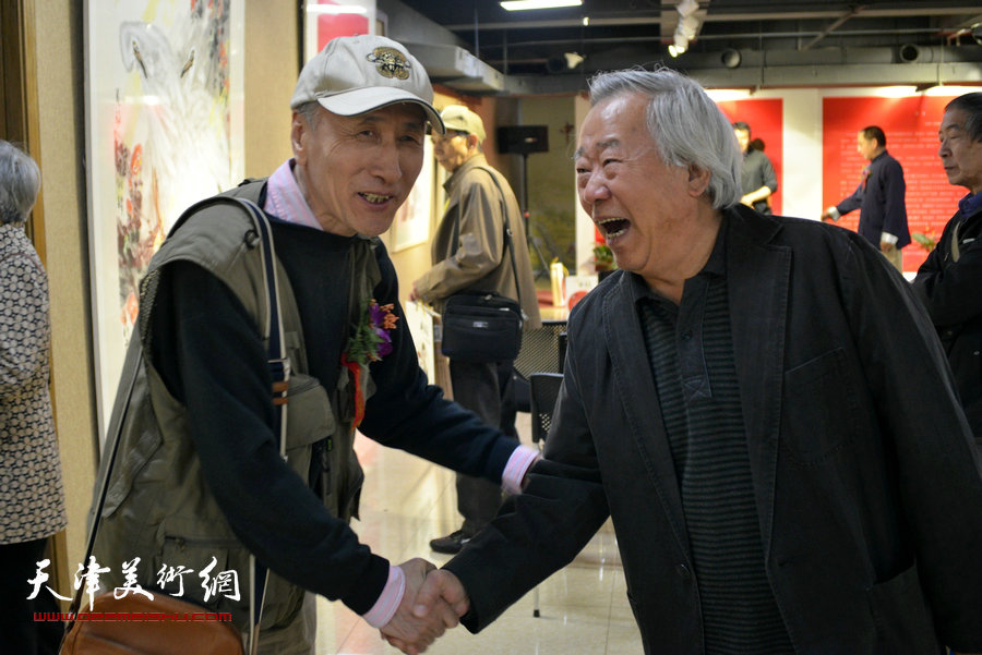 阮克敏、韩昌力在画展现场邂逅。