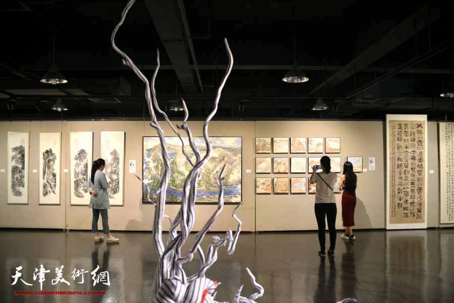 “在花园”天津美术学院2016毕业创作展